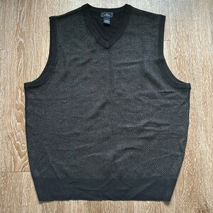 Dockers black/gray herringbone pattern sweater vest, size large